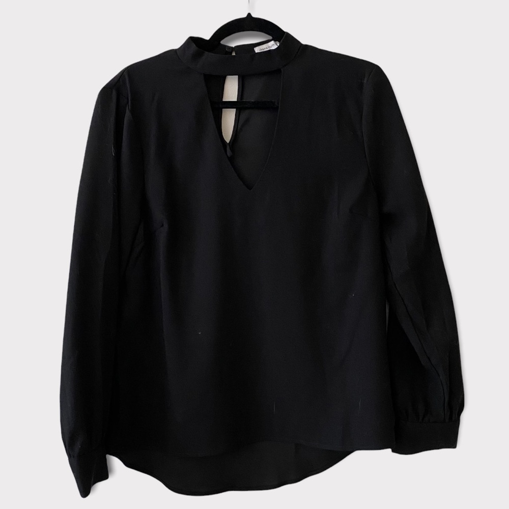 UO black deep V blouse